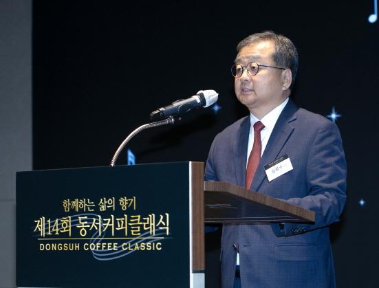 NSP통신-제14회 동서커피클래식 공연에 앞서 김광수 동서식품 사장이 인사말을 하고 있다. (사진 = 동서식품 제공)