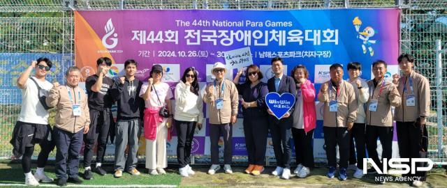 NSP통신-경기도장애인축구협회 지도자, 임원들의 기념 촬영 모습. (사진 = 김종식 기자)