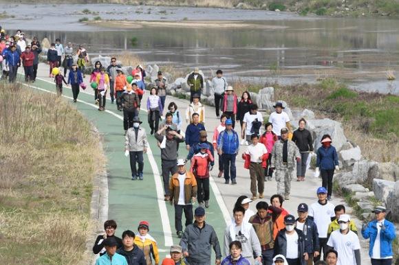 NSP통신-영주시보건소 덜 짜게, 덜 달게 11월 당뇨예방 걷기 챌린지 운영, 14일간 10만 보 달성 시 추첨 통해 상품권 지급 (사진 = 영주시)