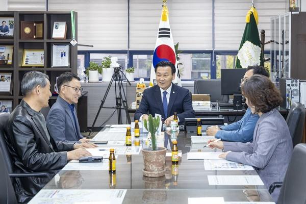 NSP통신-박성호 강서구의회 의장과 강서구 소상공인연합회와 간담회 모습 (사진 = 강서구의회)