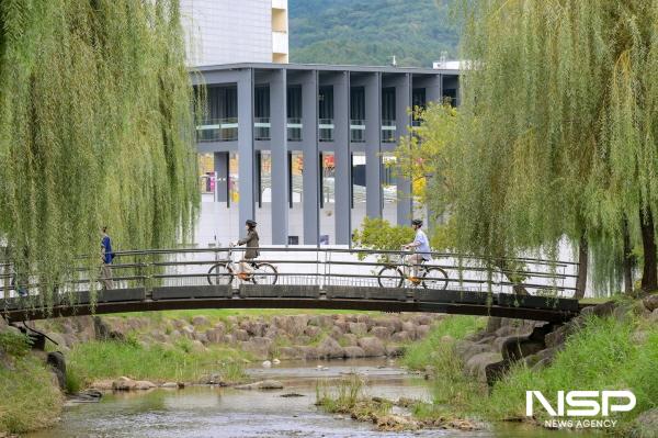 NSP통신-순천시 온누리 자전거 지난 10월부터 운영을 재개하여 일일 이용요금 3시간 무료화 방침을 도입해 시민들에게 큰 호응을 얻고 있다. (사진 = 순천시)