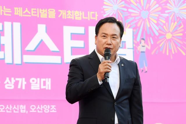 NSP통신-2일 이권재 오산시장이 축사를 하는 모습. (사진 = 오산시)