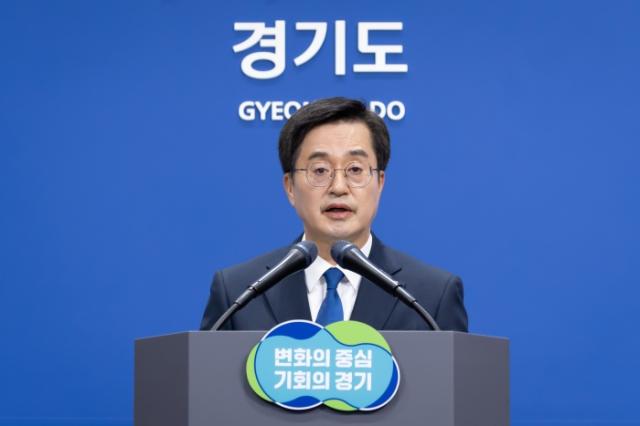 NSP통신-김동연 경기도지사가 5일 오전 경기도청 브리핑룸에서 2025년 본예산(안) 편성 기자회견을 하고 있다. (사진 = 경기도)