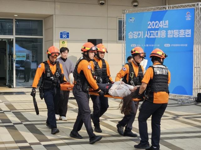 NSP통신-4일 고덕공공하수처리시설에서 정전으로 인한 승강기 사고대응 합동 훈련이 진행되고 있다. (사진 = 평택시)