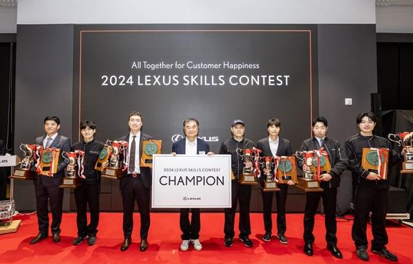 NSP통신-2024 렉서스 스킬 콘테스트 부문별 1위 수상자 기념 촬영 (사진 = 렉서스코리아)