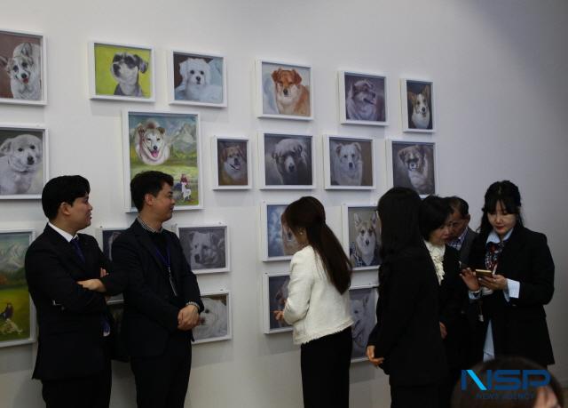 NSP통신-시화MTV 푸르지오 디오션 오픈식 및 이종서 화백 반려동물 미술작품 전시회 모습. (사진 = 김종식 기자)