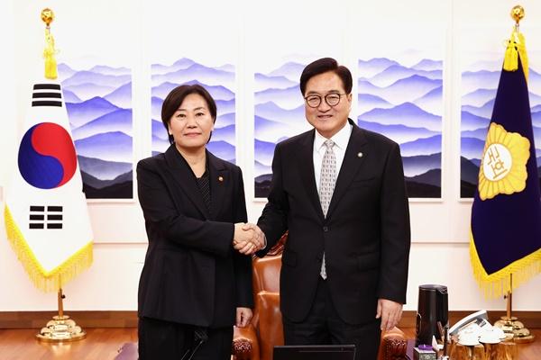 NSP통신-송미령 농림축산식품부 장관(좌)와 우원식 국회의장(우) (사진 = 국회의장 공보 수석실)