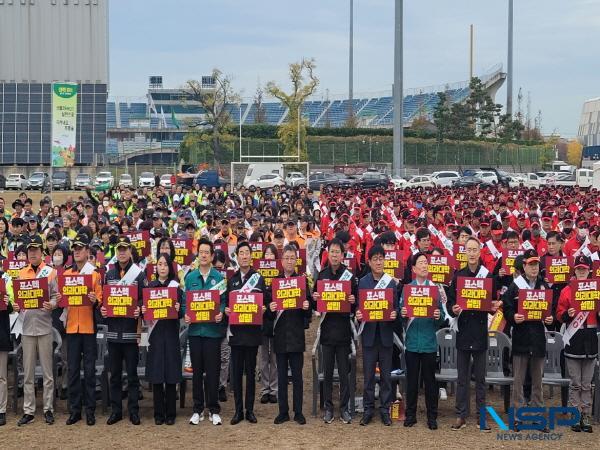 NSP통신-포항시는 15일 가을철 산불조심 기간을 맞아 포항야구장 뒤편 잔디광장에서 산불예방 발대식·범시민 결의대회를 개최했다. (사진 = 포항시)