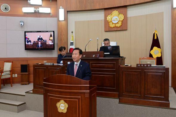 NSP통신-박현국 봉화군수 시정연설 통해 내년도 군정운영 방향 제시, 참여와 소통, 과감한 변화와 혁신으로 군민행복 시대를 열어 갈 것 (사진 = 봉화군)