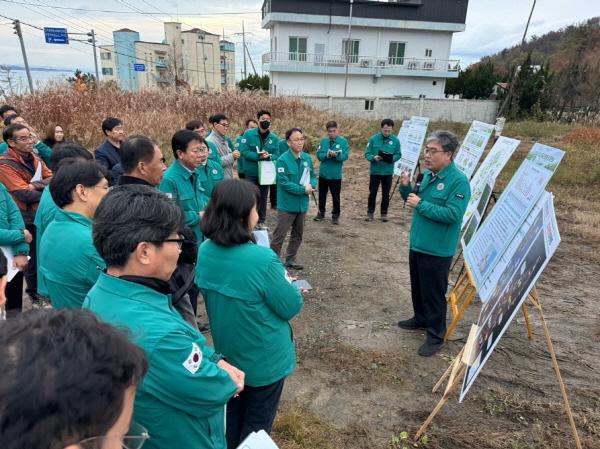 NSP통신-포항시는 19일 동해면 임곡리 일원에서 소나무재선충병 피해 극심지에 대한 현장 점검이 실시됐다고 밝혔다. (사진 = 포항시)