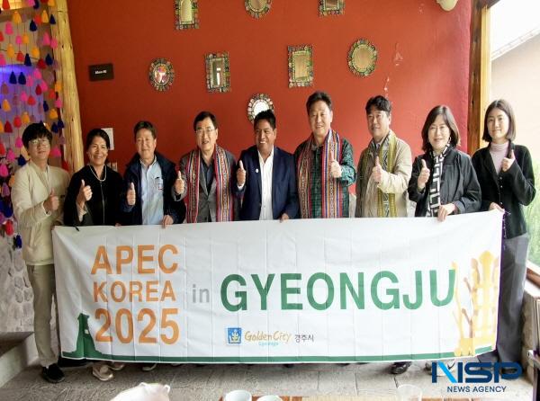 NSP통신-주낙영 경주시장이 지난 23일(현지 시간) 페루 우루밤바시를 방문해 로랄드 베라 갈레호스 시장과 만나 페루 APEC 연계회의 성공 경험을 공유하고 경주시의 수처리 특허 기술인 GK-SBR 공법을 소개했다. (사진 = 경주시)