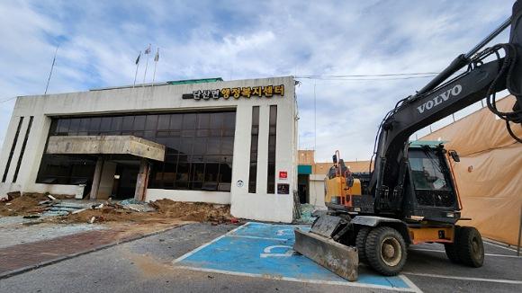 NSP통신-영주시 노후 행정복지센터 2개소 철거 주민 편의 도모, 내년 초 단산면·휴천1동 행정복지센터 신축 착수, 임시청사 마련 불편 최소화, 연말 준공 예정 개선된 행정서비스·문화생활 공간 제공 (사진 = 영주시)