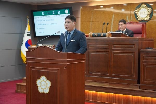 NSP통신-담양군의회 박준엽 의원이 26일 군정질문을 진행하고 있다. (사진 = 담양군의회)