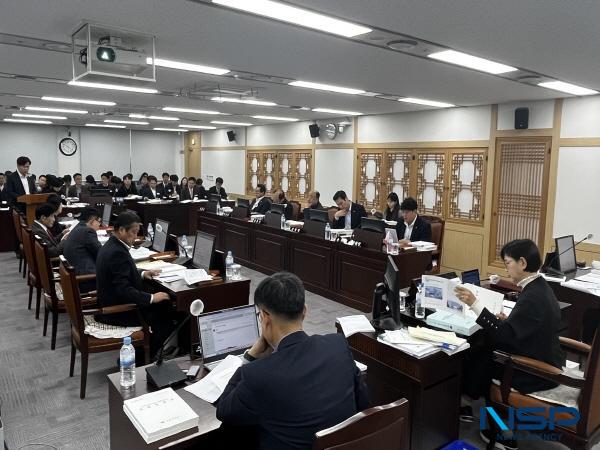 NSP통신-경상북도의회 기획경제위원회는 제351회 제2차 정례회 기간 중 지난 25일을 시작으로 오는 27일까지 3일에 걸쳐 2025년도 본예산안 심사에 돌입했다. (사진 = 경상북도의회)