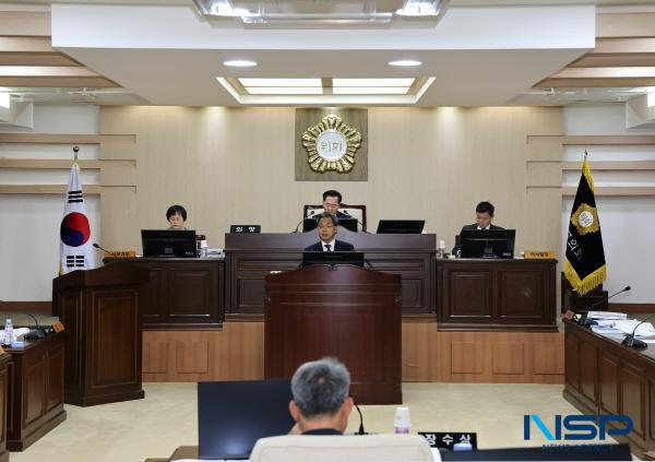 NSP통신-오도창 영양군수는 27일 제299회 영양군의회 정례회에서 2025년도 예산안 제출에 즈음한 민선 8기 세 번째 시정연설을 하면서 금년도 주요 군정성과와 내년도 새로운 비전과 도약을 위한 군정운영 방향을 발표했다. (사진 = 영양군)