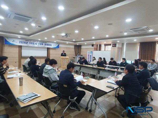 NSP통신-영천시는 농촌지도공무원들의 전문성 강화와 지역농업의 경쟁력제고를 위해 지난 11월 29일 농업기술센터 생활과학관에서 2024년 1지도사 1작목 과제발표회를 개최했다. (사진 = 영천시)