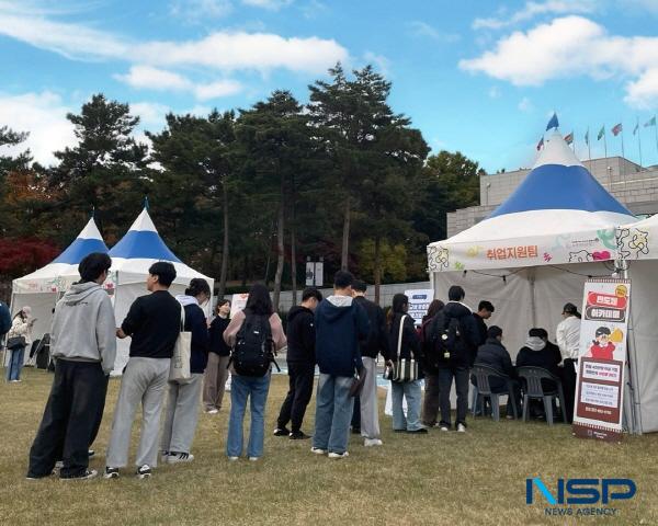 NSP통신-대구대학교 대학일자리플러스센터가 최근 미래를 여는 마스터 클래스, 결(結) 행사에 참여해 지역주민·MZ세대를 대상으로 거점형 특화프로그램인 반도체 직무아카데미 홍보를 진행했다. (사진 = 대구대학교)