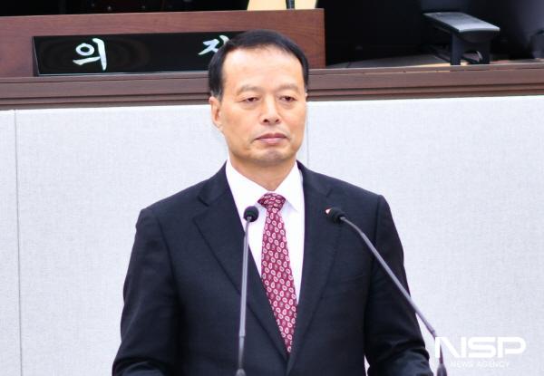 NSP통신-여수시의회 송하진 의원이 제242회 정례회에서 시정 질문을 하고 있다. (사진 = 여수시의회)