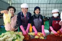 [NSP PHOTO]장흥군여성단체협의회, 사랑의 김장나눔 행사 진행