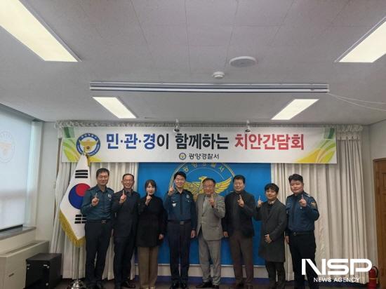 NSP통신-외국인 범죄예방 치안간담회 참석자 기념 찰영 (사진 = 광양경찰서)