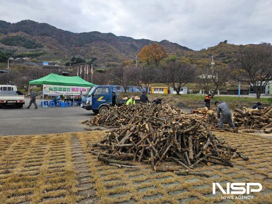 NSP통신-원목 구입해 땔감 제작 (사진 = 광양시청)