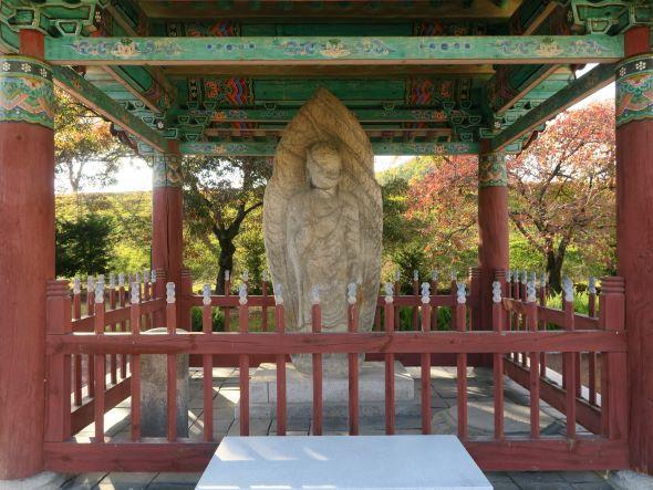 NSP통신-영주시 영주동 석조여래입상 소재지 이전 조건부 허가, 국가유산의 체계적인 보존·관리를 위한 첫걸음, 보호 규제로 지연됐던 도시계획사업 탄력 유산보존과 지역발전 동시에 (사진 = 영주시)
