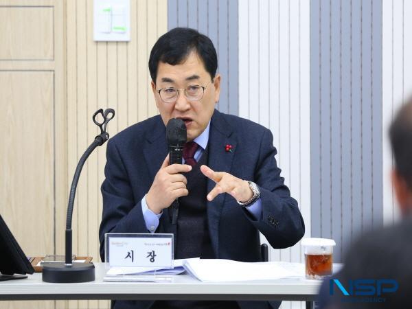 NSP통신-주낙영 경주시장은 9일 오전 청사 내 대회의실에서 올해 마지막 읍면동 회의를 주재했다. (사진 = 경주시)