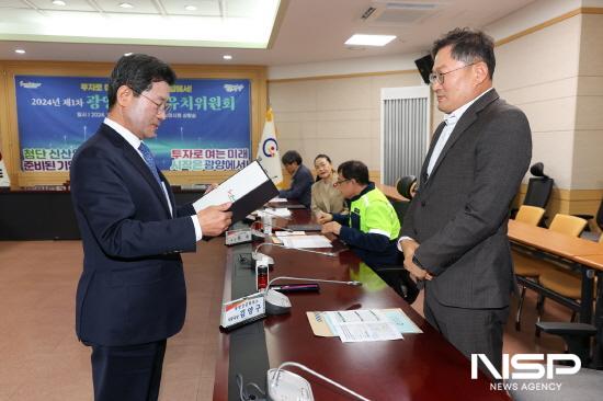 NSP통신-신규 위원 위촉장 수여 (사진 = 광양시청)