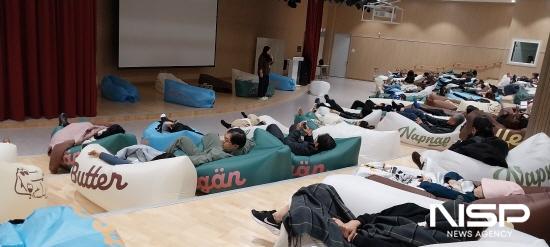 NSP통신-수면을 취하는 행사 참가자들 (사진 = 광양시청)