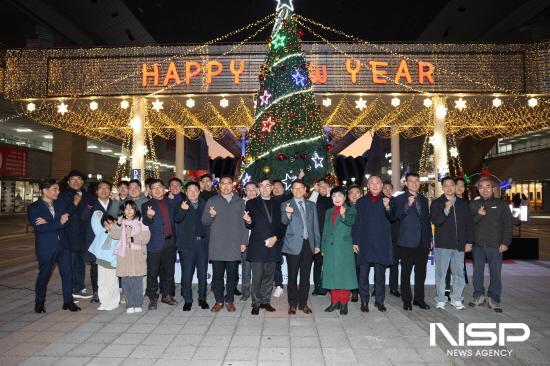 NSP통신-여수세계박람회장 크리스마스트리 점등식 (사진 = 여수광양항만공사)