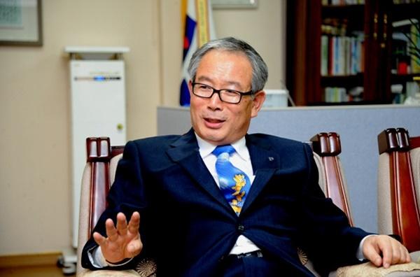 [NSP PHOTO]송길화 광주시 공직자윤리위원장, 모상묘 전남경찰청장 감사장 수상