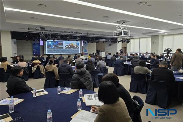 NSP통신-대구상공회의소는 달성군과 공동으로 지난 12일 물산업클러스터에서 기관·단체장, 기업 CEO 및 임원 등 100여 명이 참석한 가운데 제12차 달성군 기업 CEO 세미나를 개최했다. (사진 = 대구상공회의소)