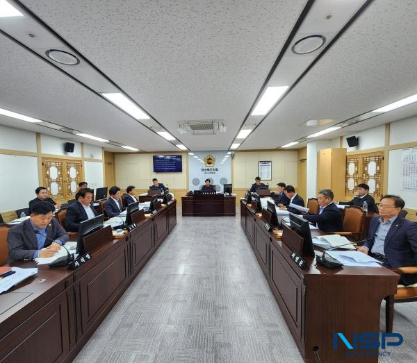 NSP통신-경상북도의회 농수산위원회는 제351회 경상북도의회 제2차 정례회 기간 중인 지난 11일 농수산위원회를 개최해 2024년도 행정사무감사 결과보고서를 채택하고 조례안 및 2024년도 제2회 추가경정예산안을 심사했다. (사진 = 경상북도의회)