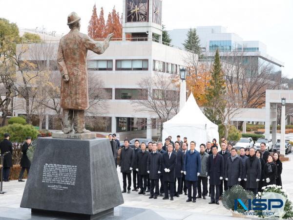 NSP통신-포항시는 13일 故 청암 박태준 포스코 명예회장 서거 13주기를 맞아 포스텍 노벨동산에서 추모행사를 가졌다. (사진 = 포항시)