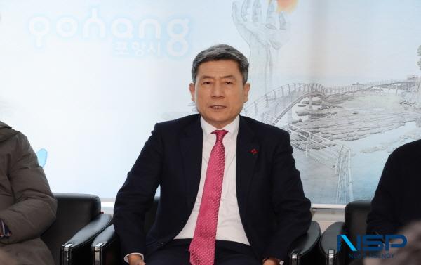 NSP통신-16일 시청 브리핑룸에서 이강덕 포항시장은 대통령 탄핵안 국회 통과에 따른 지역 안정 특별대책을 설명했다. (사진 = 포항시)