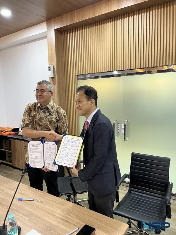 NSP통신-대구사이버대학교는 지난 11일 인도네시아 에사 웅굴대학교(총장 Dr. Ir. Arief Kusuma Among Praja)와 국제 교육 협력을 위한 협약을 체결했다. (사진 = 대구사이버대학교)