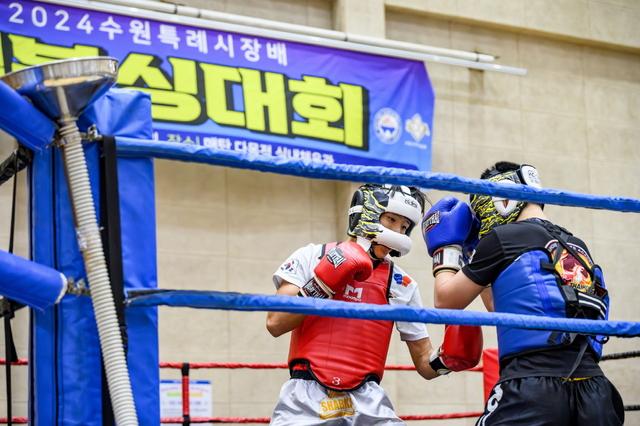 NSP통신-2024 수원특례시장배 킥복싱대회에서 선수들이 경기를 하고 있다. (사진 = 수원시)