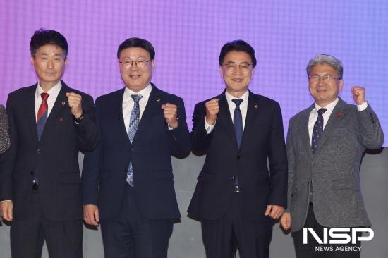 NSP통신-김태균 전남도의장 대한민국시도의회의장협의회 제8차 임시회 참석 기념 찰영 (사진 = 전남도의회)