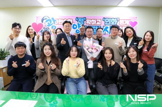 NSP통신-정인화 광양시장과 자원순환과 직원들 기념 찰영 (사진 = 광양시청)