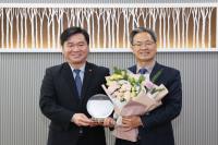 [NSP PHOTO]영양군, 저소득 취약계층 대상 국민건강보험료 지원 감사패 받아