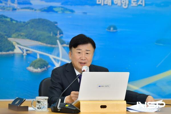 NSP통신-정기명 여수시장이 주간업무계획 보고회에서 민생안정대책을 강조했다 (사진 = 여수시)