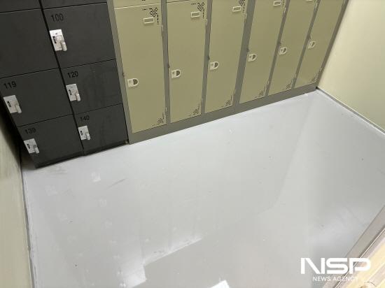 NSP통신-담양죽순 영농조합법인 탈의실 개선 후 (= 전남여성가족재단 전남광역새일센터)