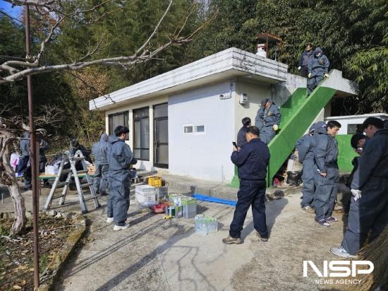 NSP통신-주택 내외부 페인트 보수와 주거환경 개선 봉사 (사진 = 광양시청)
