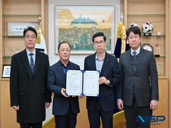 NSP통신-영덕군은 지역 경제발전과 관광 활성화를 도모하고 지역 주민들에게 실질적인 혜택을 제공하는 것을 목적으로 관내에서 고급 휴양시설 운영을 앞둔 파나크와 상생발전을 위한 협약을 지난 19일 체결했다. (사진 = 영덕군)