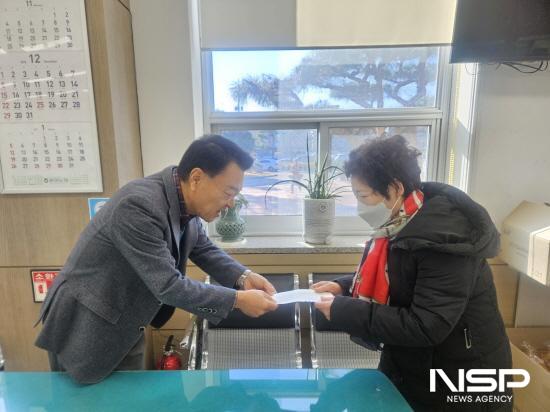 NSP통신-기부금 전달식 (사진 = 광양읍지역사회보장협의체)