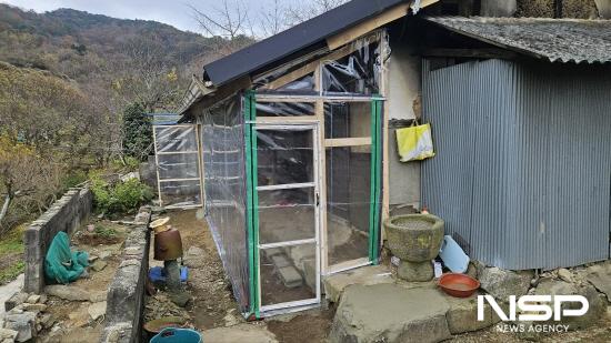 NSP통신-주택 전면부 비닐막 설치 (사진 = 광양시청)