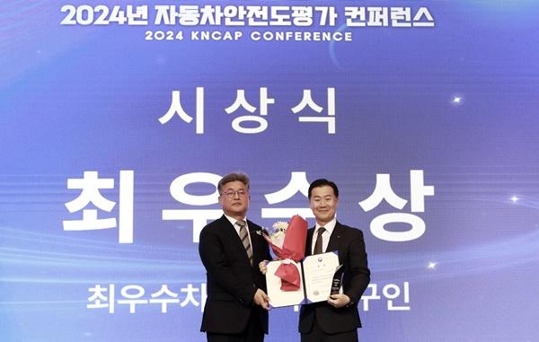 [NSP PHOTO]메르세데스 벤츠 E200, 올해 자동차 안전 평가서 1위 기록
