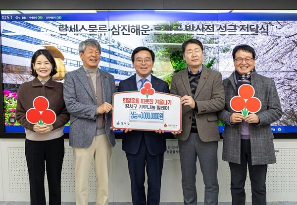 NSP통신-(왼쪽부터) 강정희 삼진해운 대표, 박래문 람세스물류 대표이사, 진 구청장, 이규호 훈장골 발산점 대표, 윤정철 동양정보서비스(주) 대표이사 (사진 = 강서구)