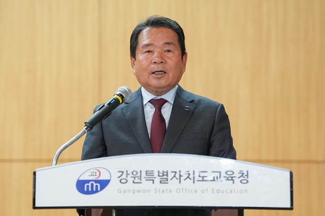 NSP통신-신경호 강원특별자치도교육감이 2025년 신년사를 발표하고 있는 모습. (사진 = 강원도교육청)