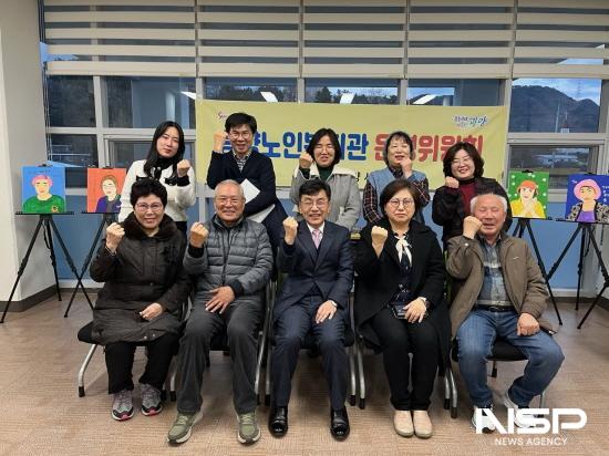 NSP통신-광양노인복지관 운영위원회 기념 찰영 (사진 = 광양시청)
